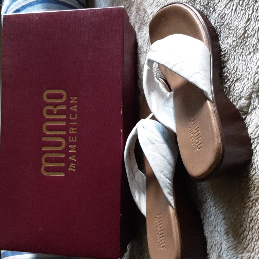 Munro comfort sandals. Size 7 ww.